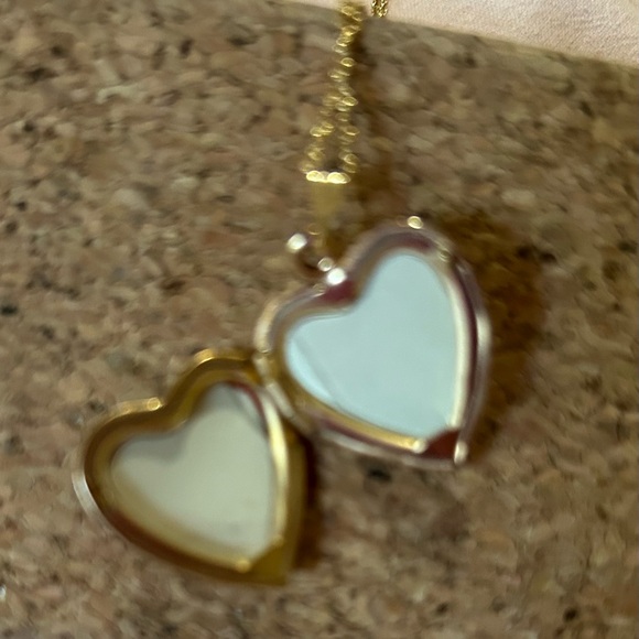 10kt GF locket necklace - Picture 2 of 3